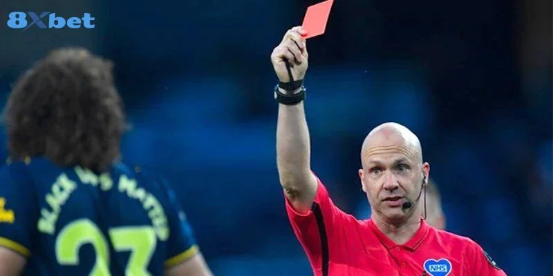 Kèo Thẻ Phạt Là Gì? Bắt Kèo Thẻ Phạt Xanh Chín Tại 8Xbet 4 Trọng tài là người tác động rất lớn đến kết quả của kèo thẻ phạt.